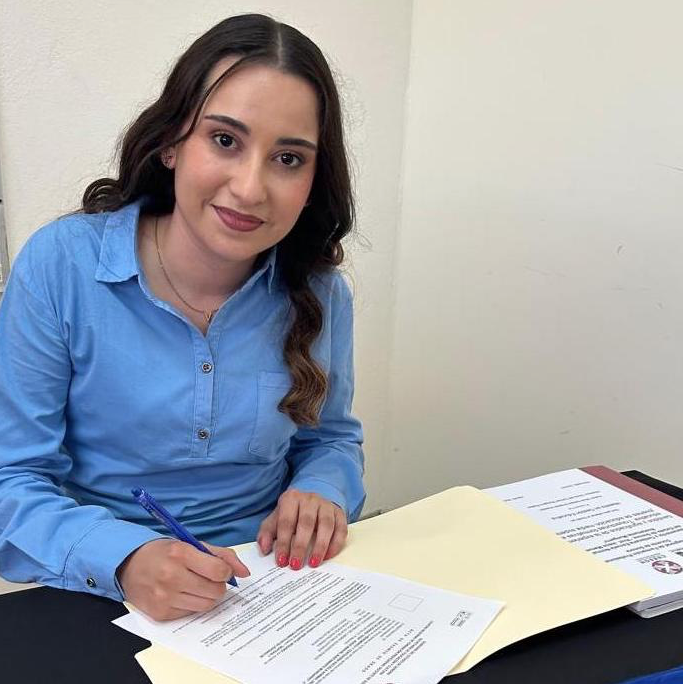 Silvia Vanesa Orrantia es la primera titulada de la Maestría en Gestión Educativa de la Bycenes