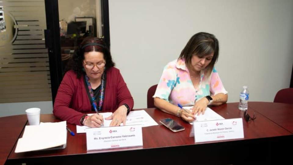 Firman convenio ISEA y Gobierno Municipal de Pitiquito.