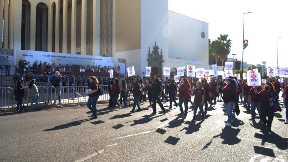 Presente ISEA en el desfile del 112 Aniversario de la Revolución Mexicana.