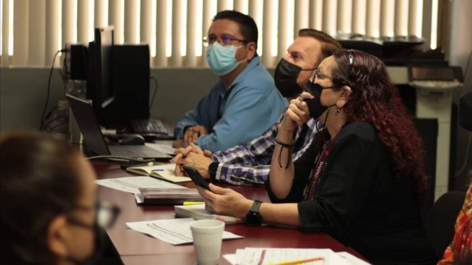 Convoca INEA a reunión virtual con el tema “El Rezago Educativo en México” en la que participan la directora general del INEA, Teresa Guadalupe Reyes Sahagún, Mary Carrazco directora general del #ISEA y directivos de área de los institutos.