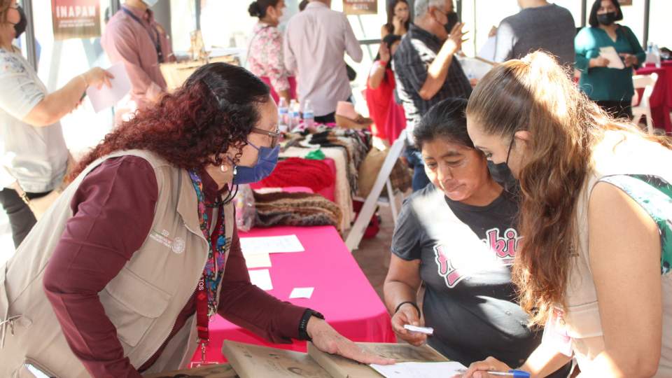 ISEA apoyando a los adultos mayores en la “Feria de los Servicios y Semana Cultural para el Adulto Mayor del DIF Sonora” del 22 al 26 de agosto de 8 am. a 5 p.m.