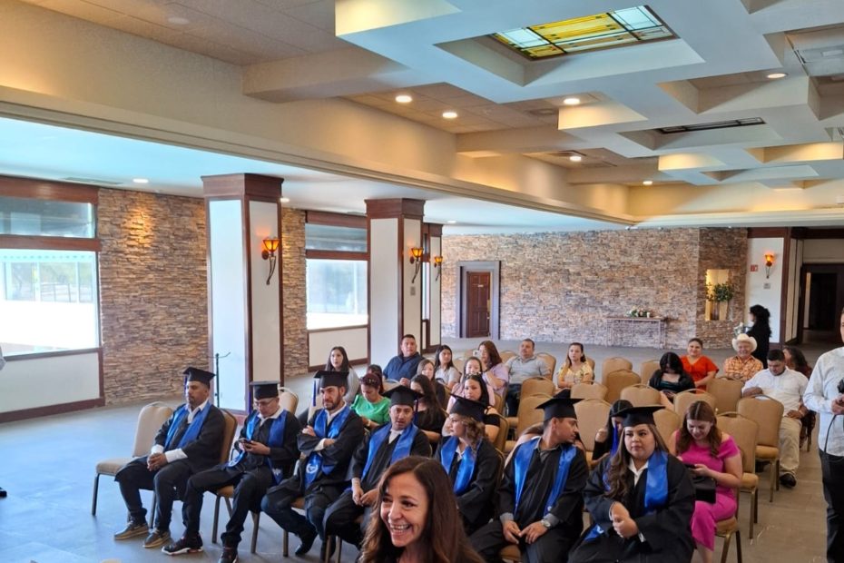 ISEA entrega certificados a trabajadoras y trabajadores de la compañía MARTINREA que concluyeron sus estudios de preparatoria modalidad abierta.